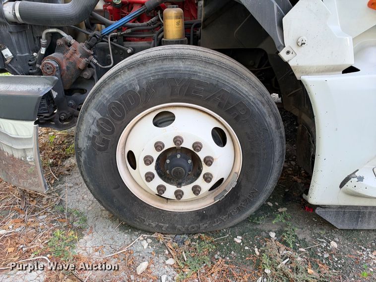 image for item YA4101 2019 International LT625 semi truck