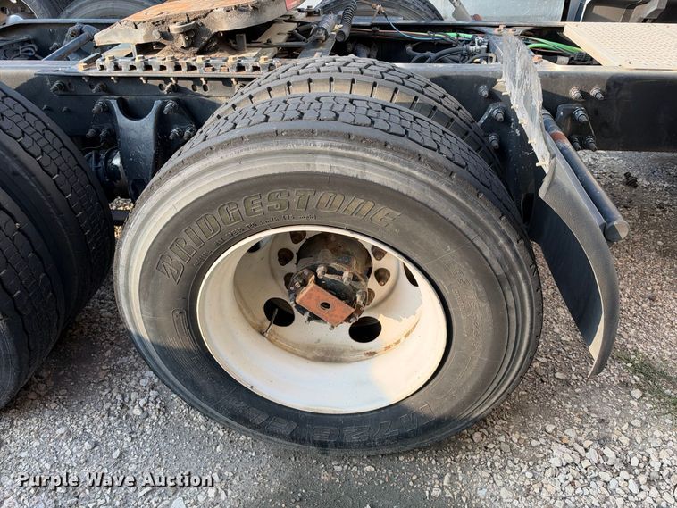 image for item YA4101 2019 International LT625 semi truck