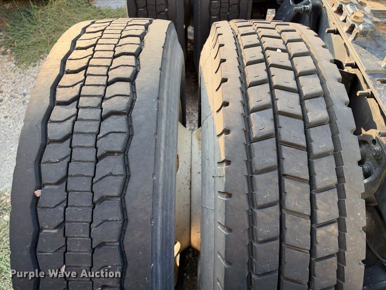 image for item YA4101 2019 International LT625 semi truck