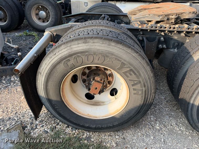 image for item YA4101 2019 International LT625 semi truck