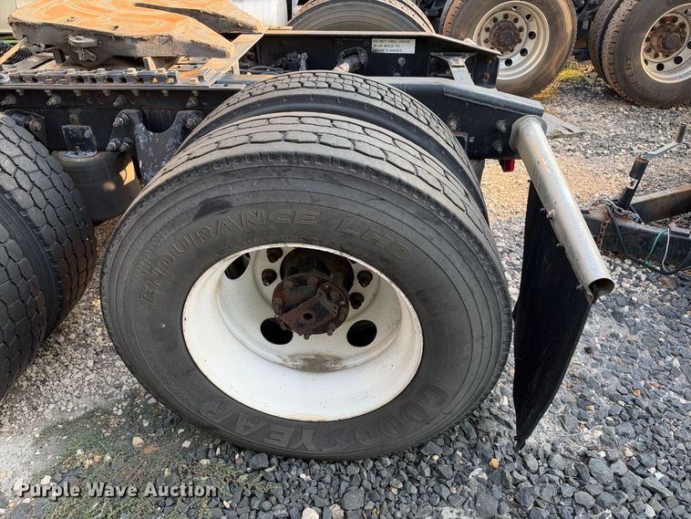 image for item YA4101 2019 International LT625 semi truck