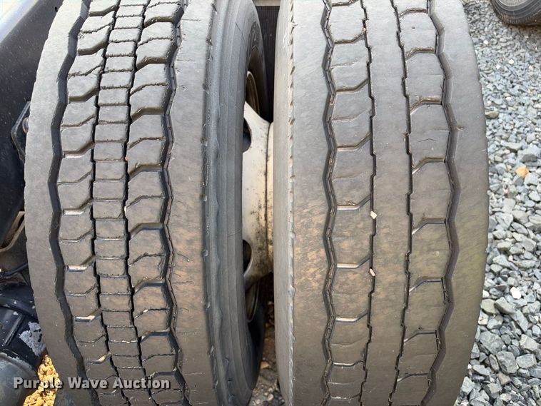 image for item YA4101 2019 International LT625 semi truck