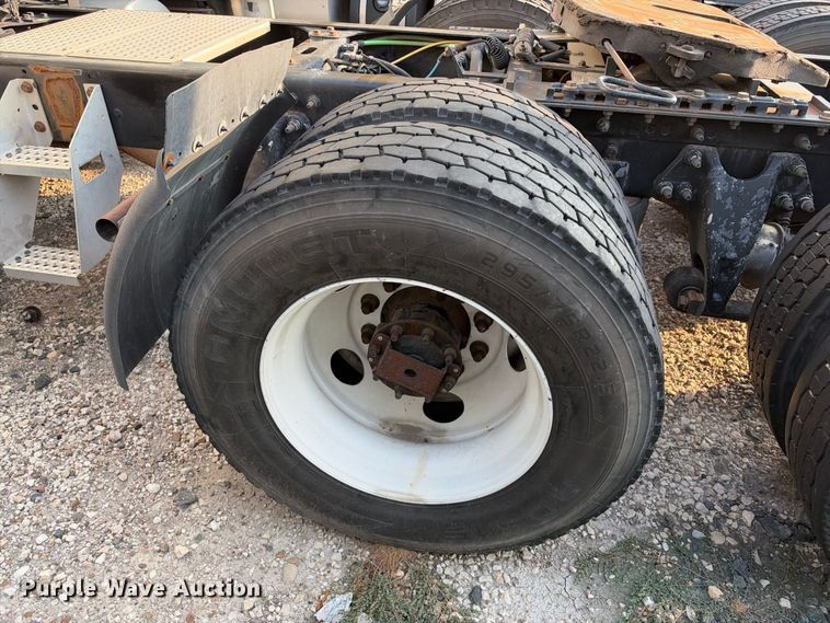 image for item YA4101 2019 International LT625 semi truck