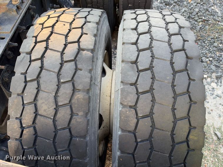 image for item YA4101 2019 International LT625 semi truck