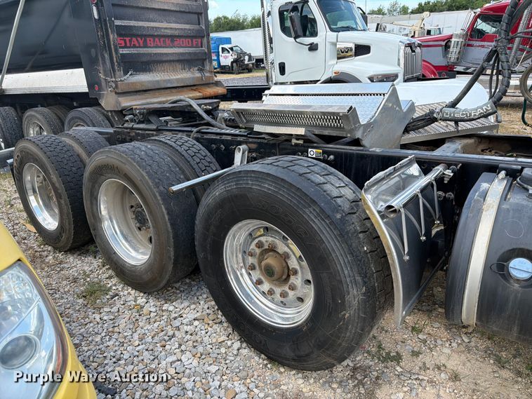 image for item YA4129 2019 Peterbilt 567 semi truck