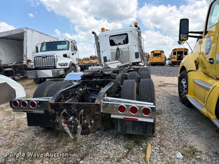 image for item YA4129 2019 Peterbilt 567 semi truck