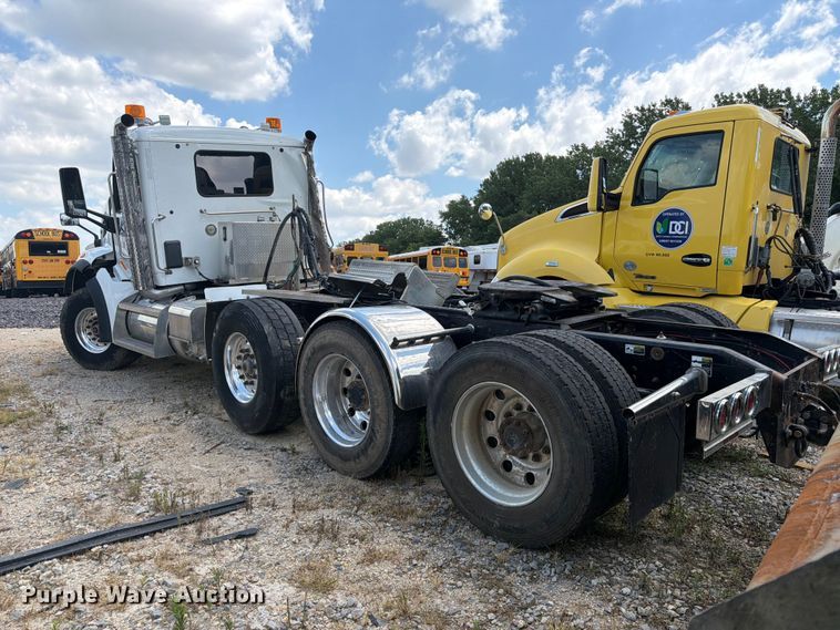 image for item YA4129 2019 Peterbilt 567 semi truck