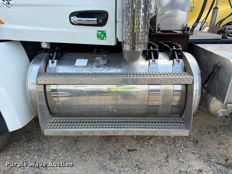 image for item YA4129 2019 Peterbilt 567 semi truck