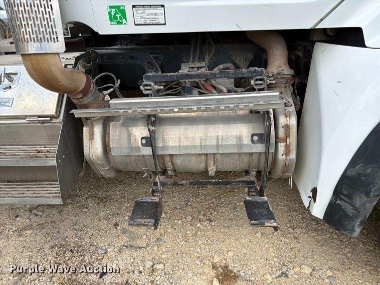 image for item YA4129 2019 Peterbilt 567 semi truck