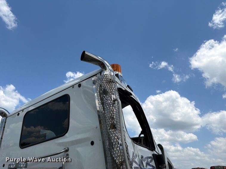 image for item YA4129 2019 Peterbilt 567 semi truck