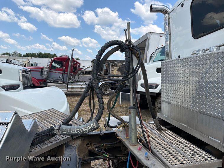 image for item YA4129 2019 Peterbilt 567 semi truck