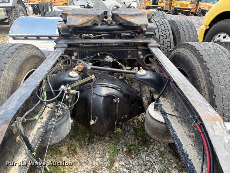 image for item YA4129 2019 Peterbilt 567 semi truck