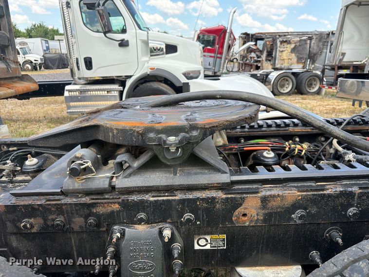 image for item YA4129 2019 Peterbilt 567 semi truck