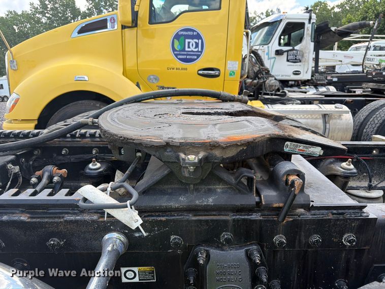 image for item YA4129 2019 Peterbilt 567 semi truck
