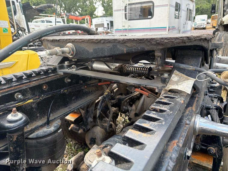 image for item YA4129 2019 Peterbilt 567 semi truck