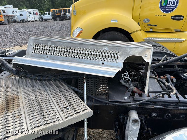 image for item YA4129 2019 Peterbilt 567 semi truck