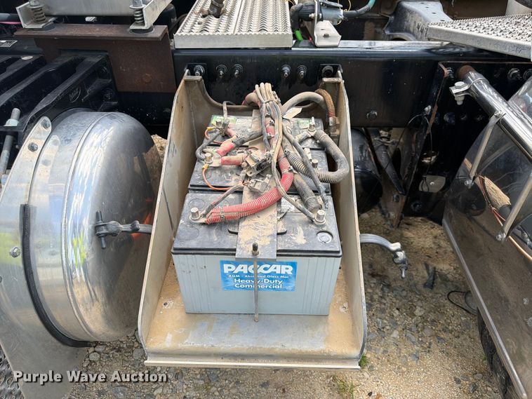 image for item YA4129 2019 Peterbilt 567 semi truck