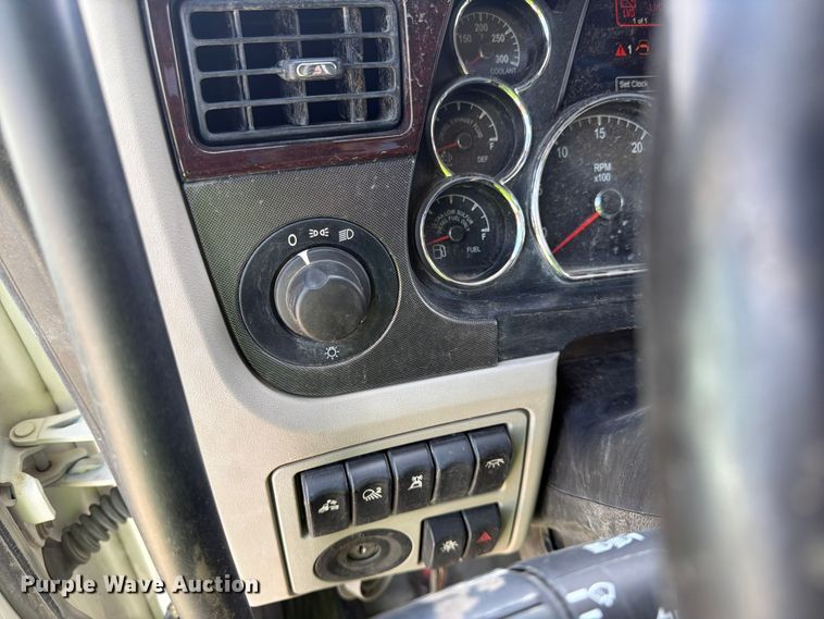 image for item YA4129 2019 Peterbilt 567 semi truck