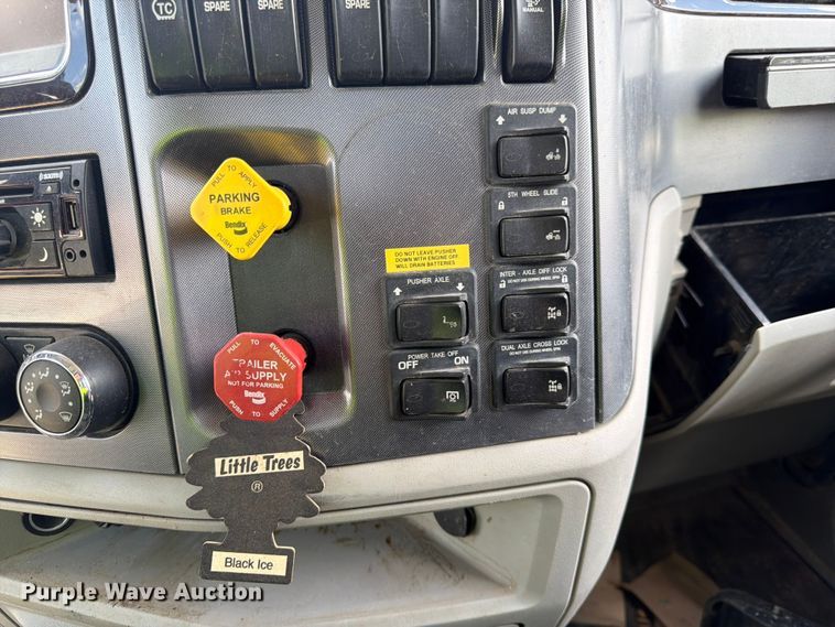 image for item YA4129 2019 Peterbilt 567 semi truck