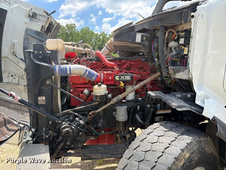 image for item YA4129 2019 Peterbilt 567 semi truck