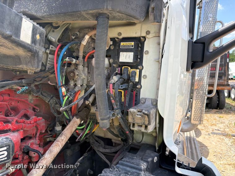 image for item YA4129 2019 Peterbilt 567 semi truck