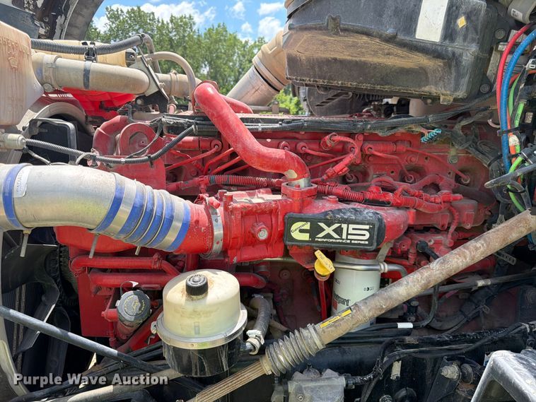 image for item YA4129 2019 Peterbilt 567 semi truck