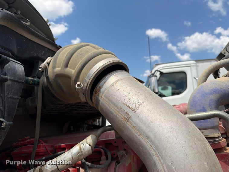image for item YA4129 2019 Peterbilt 567 semi truck