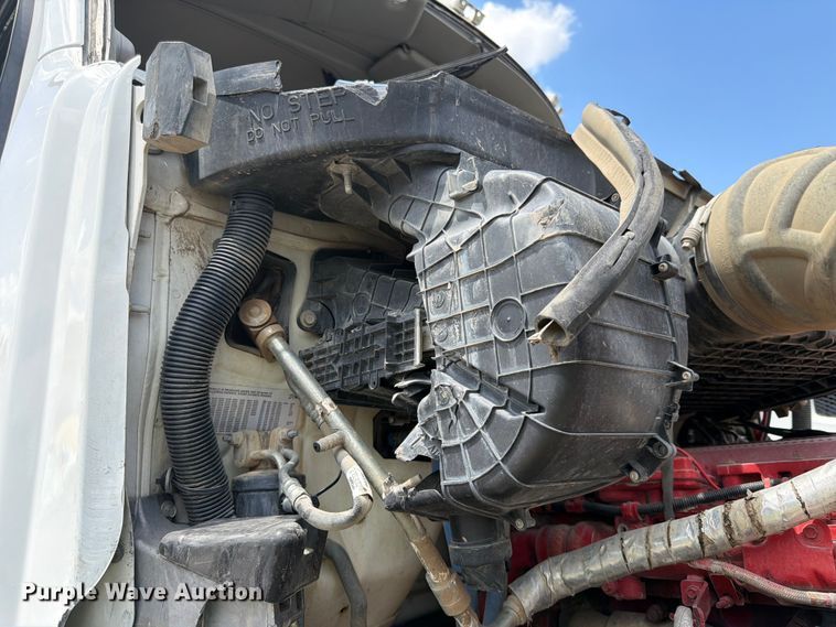 image for item YA4129 2019 Peterbilt 567 semi truck