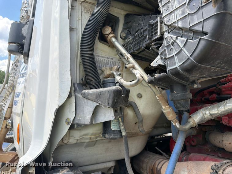 image for item YA4129 2019 Peterbilt 567 semi truck