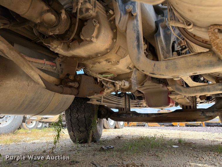 image for item YA4129 2019 Peterbilt 567 semi truck