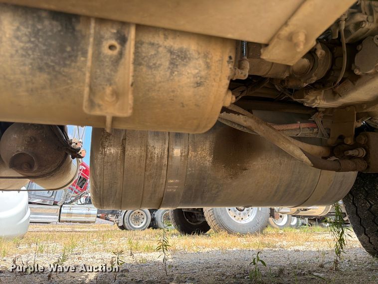 image for item YA4129 2019 Peterbilt 567 semi truck