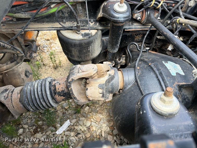 image for item YA4129 2019 Peterbilt 567 semi truck