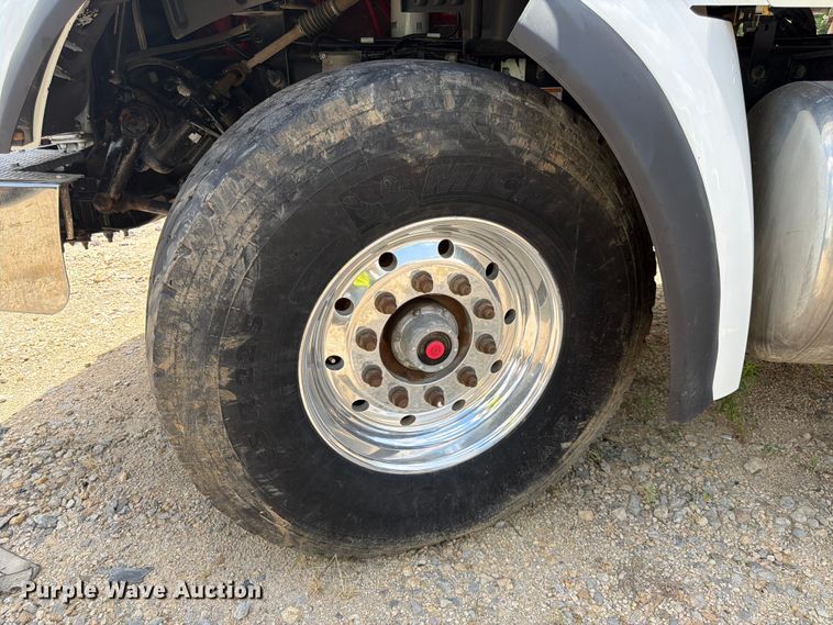 image for item YA4129 2019 Peterbilt 567 semi truck