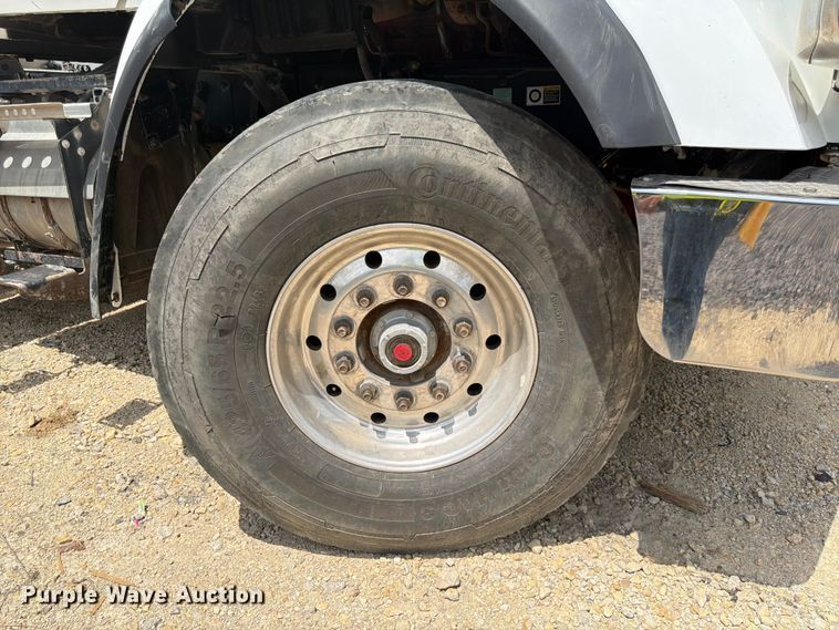 image for item YA4129 2019 Peterbilt 567 semi truck