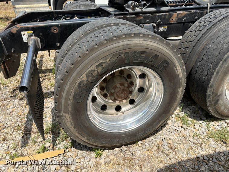image for item YA4129 2019 Peterbilt 567 semi truck