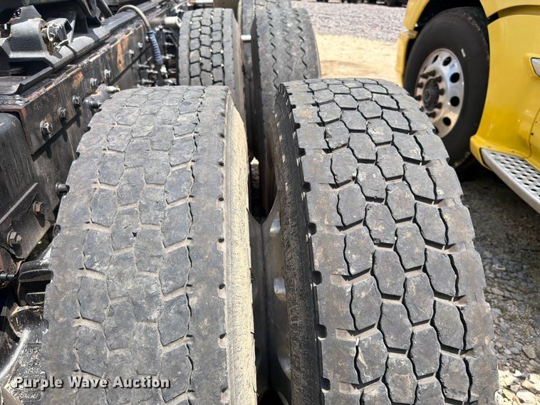 image for item YA4129 2019 Peterbilt 567 semi truck