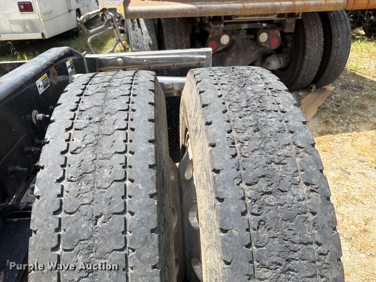 image for item YA4129 2019 Peterbilt 567 semi truck