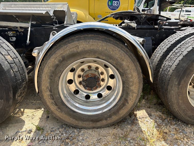 image for item YA4129 2019 Peterbilt 567 semi truck