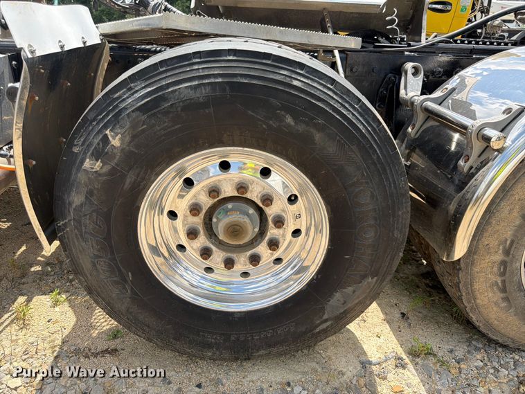 image for item YA4129 2019 Peterbilt 567 semi truck