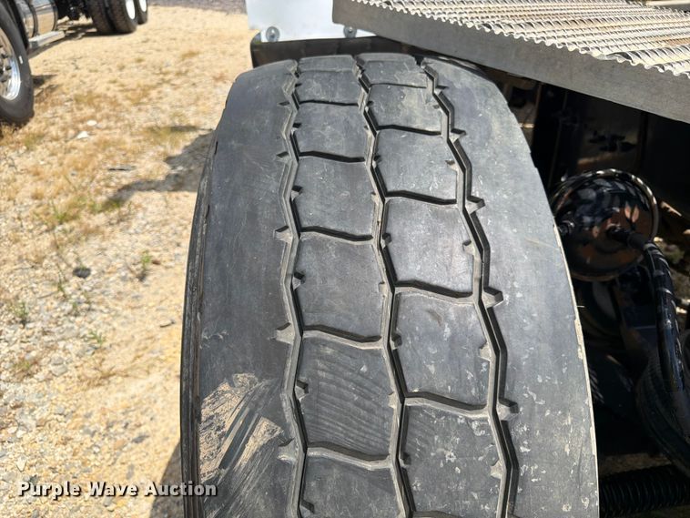 image for item YA4129 2019 Peterbilt 567 semi truck