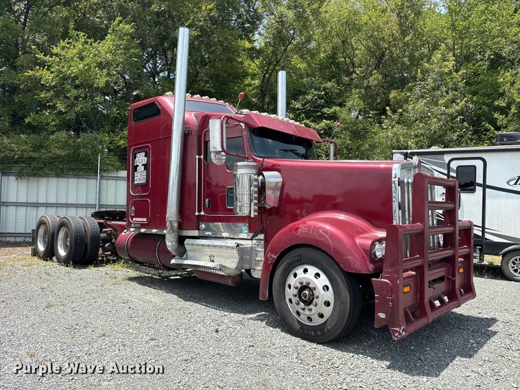 image for item YA4268 2006 Kenworth W900 semi truck