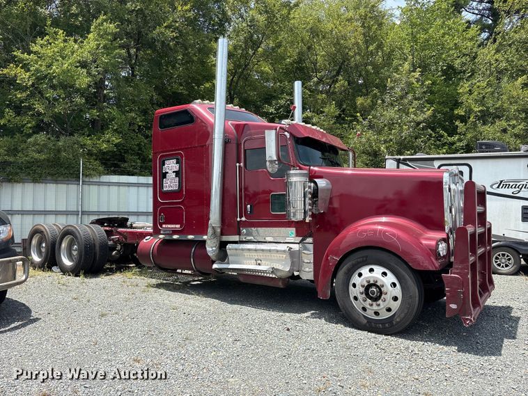 image for item YA4268 2006 Kenworth W900 semi truck