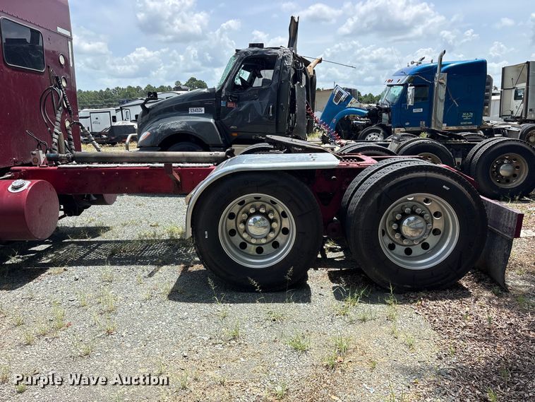 image for item YA4268 2006 Kenworth W900 semi truck