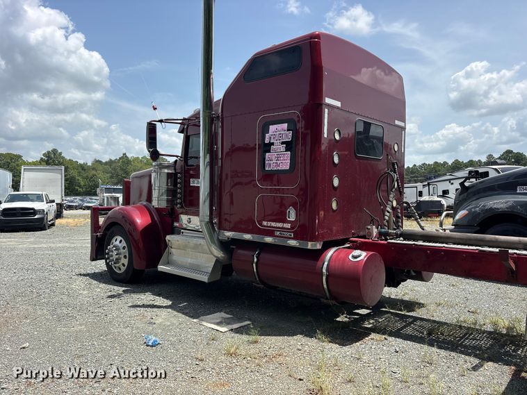 image for item YA4268 2006 Kenworth W900 semi truck