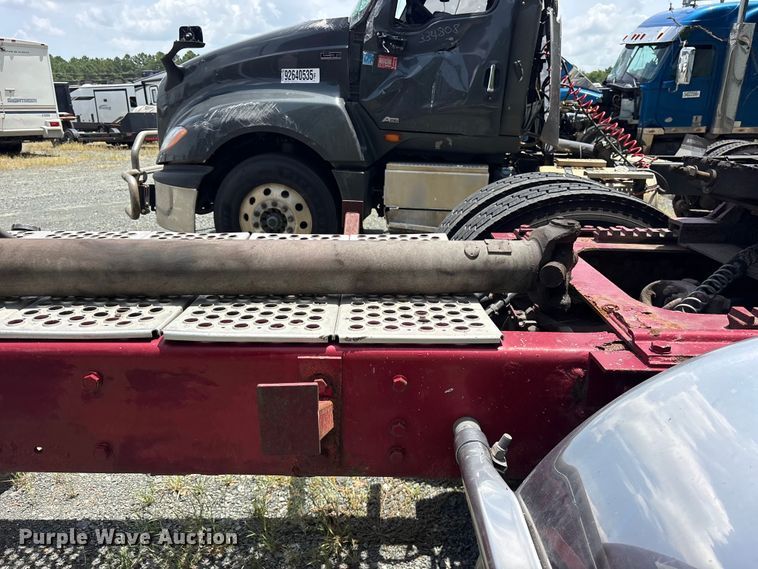 image for item YA4268 2006 Kenworth W900 semi truck