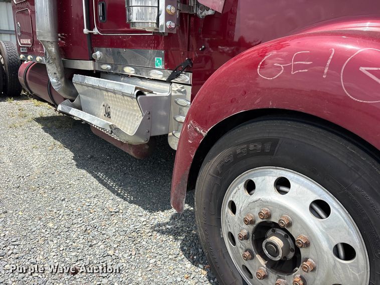image for item YA4268 2006 Kenworth W900 semi truck