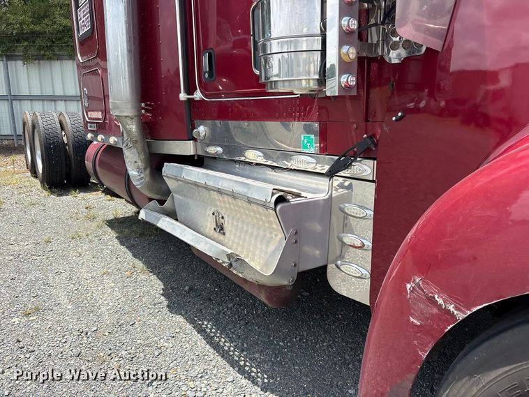 image for item YA4268 2006 Kenworth W900 semi truck