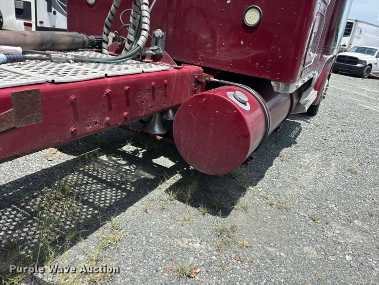 image for item YA4268 2006 Kenworth W900 semi truck