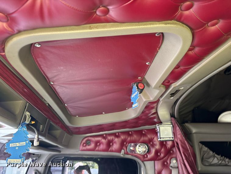 image for item YA4268 2006 Kenworth W900 semi truck