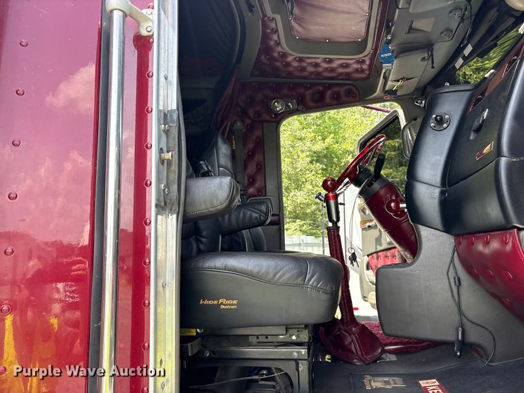 image for item YA4268 2006 Kenworth W900 semi truck